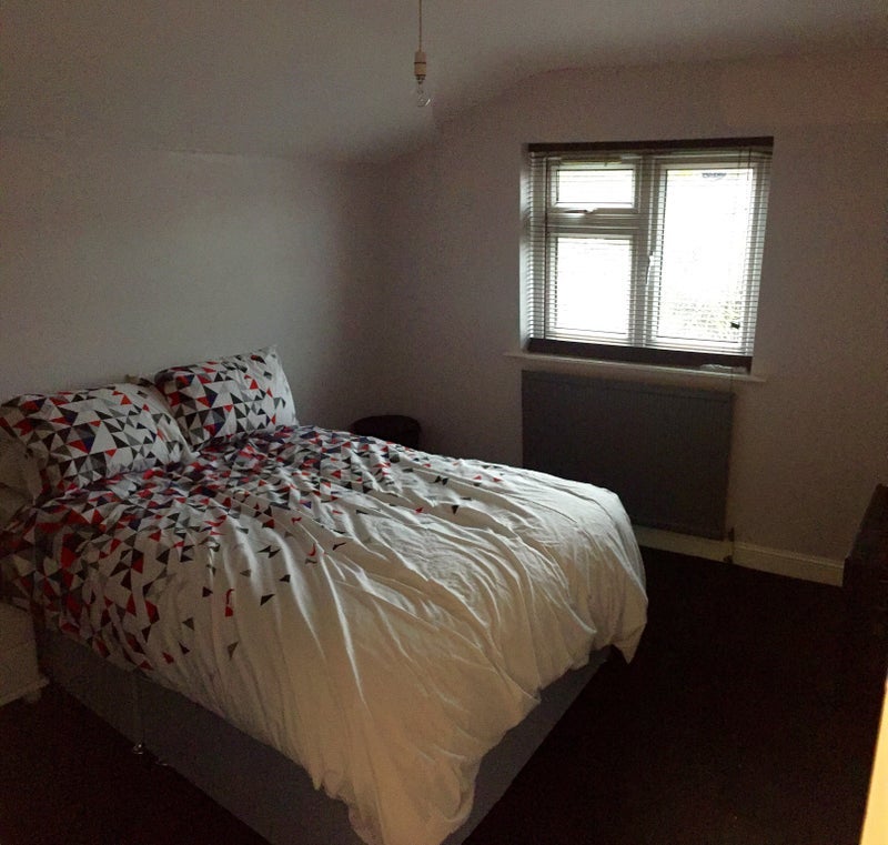 Room Ashlin Road in Greater London