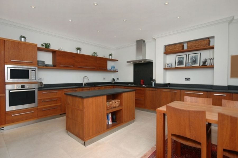 Flat Bracknell Gardens in Greater London