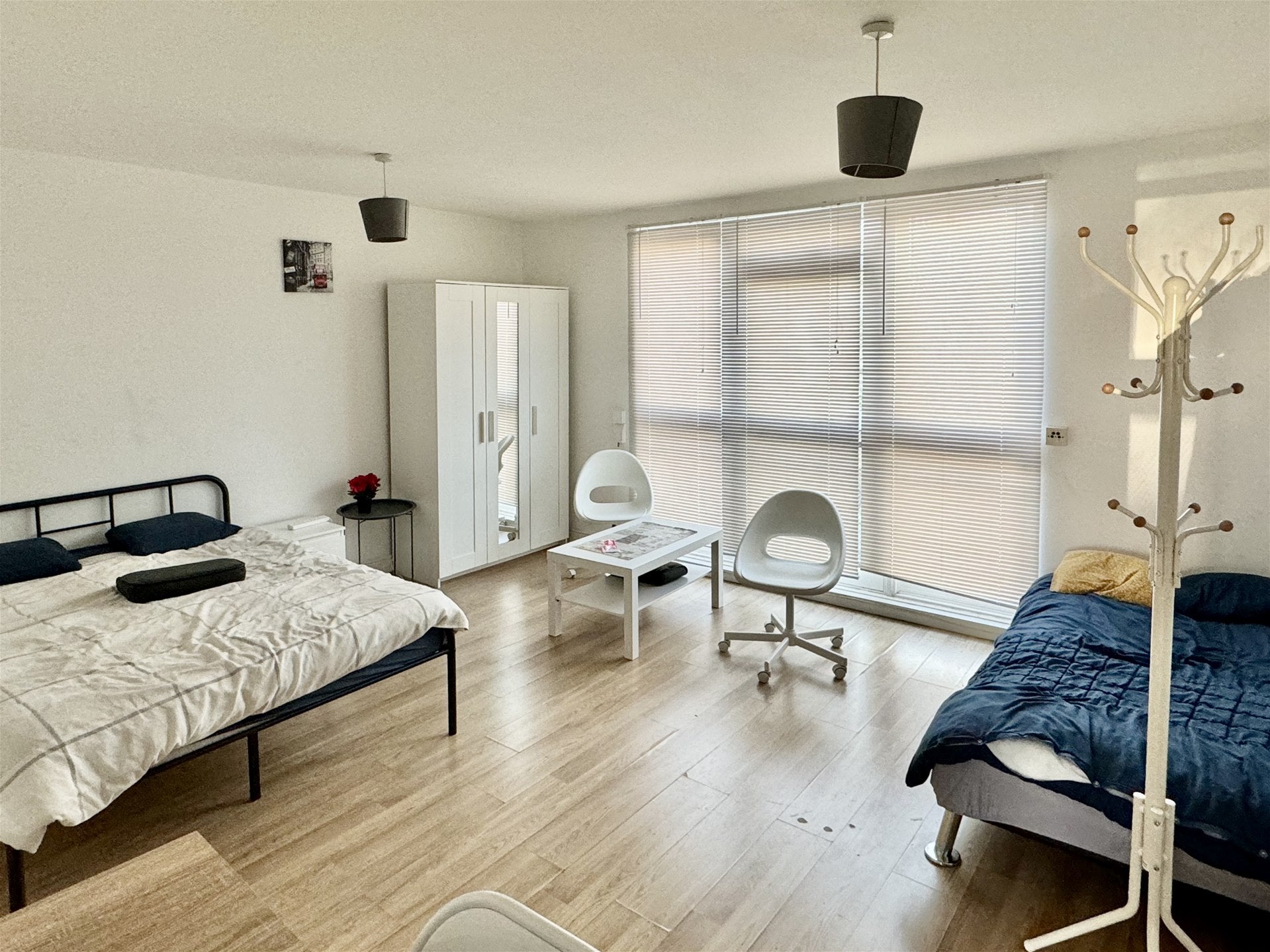 Flat Plender Street in Greater London