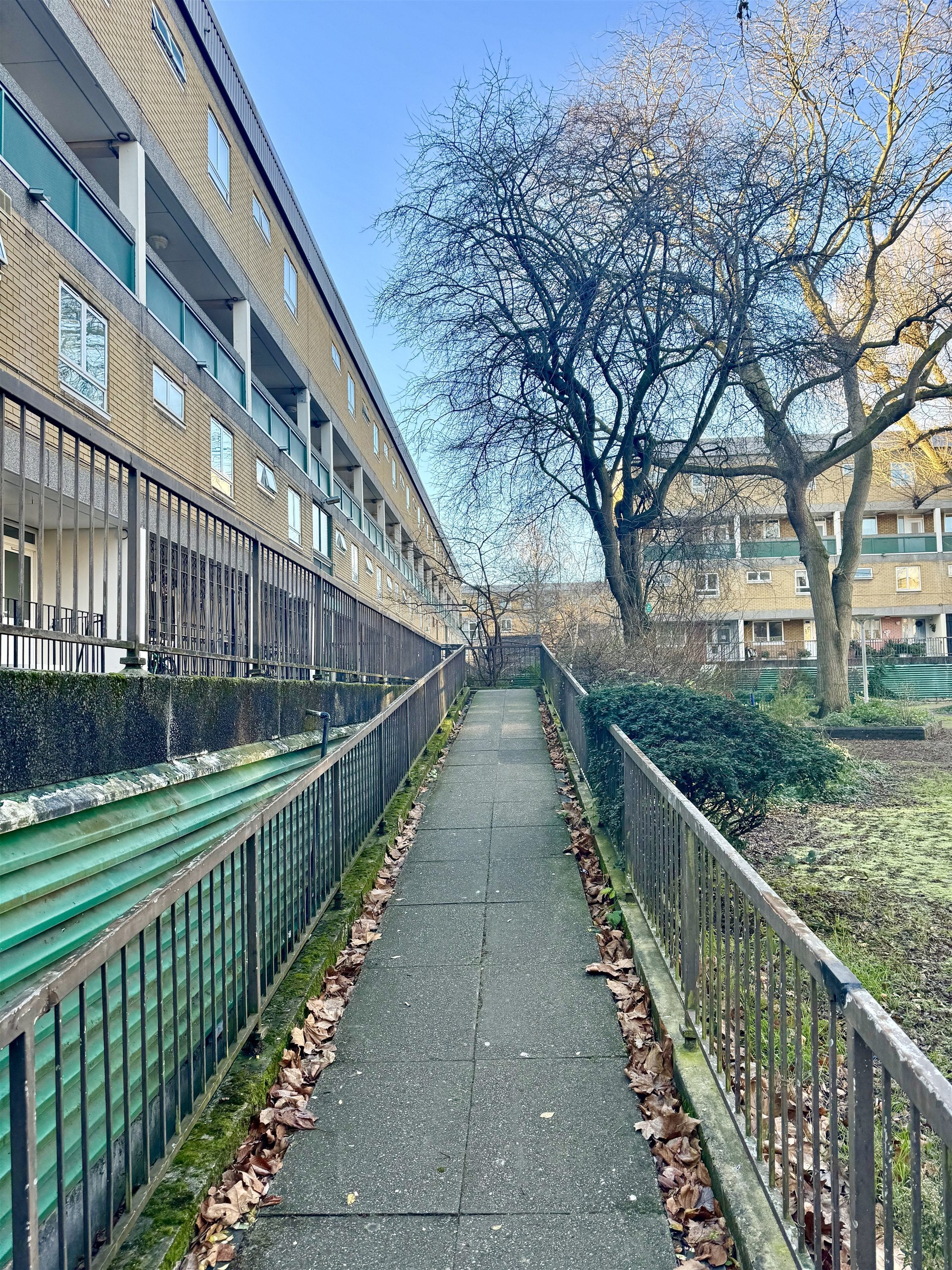 Flat Plender Street in Greater London