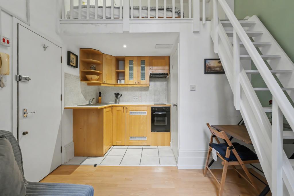 Flat Claverton Street in City of Westminster