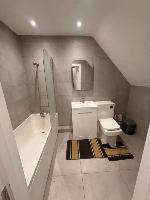 Room Station Crescent in Borough of Spelthorne