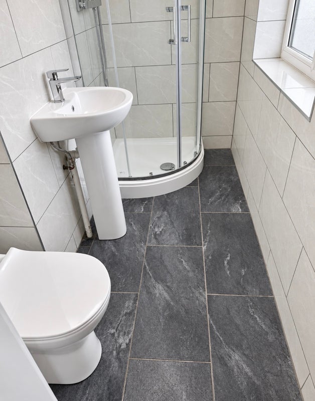 Room Warwick Road in Metropolitan Borough of Solihull