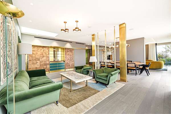 Flat New End in Greater London
