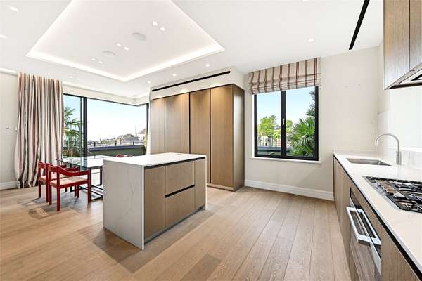 Flat New End in Greater London