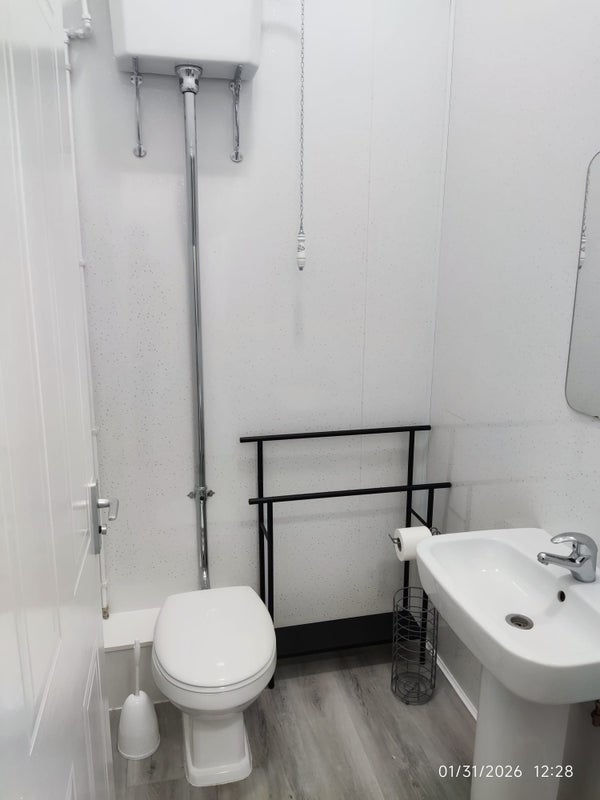 Room Ifield Road in Greater London