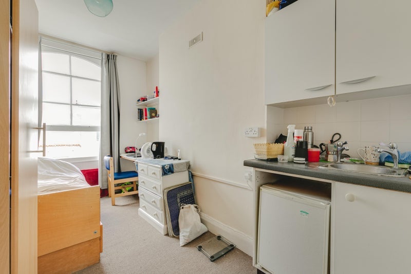 Room Ifield Road in Greater London
