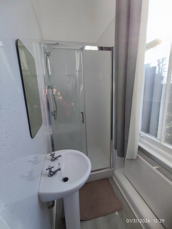 Room Ifield Road in Greater London