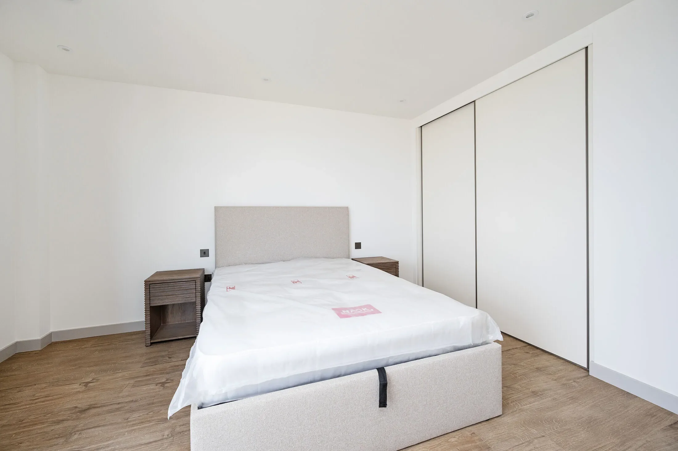 Flat Selborne Road in Greater London