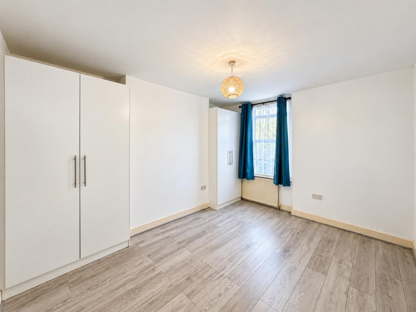 Flat Lower Mortlake Road in Greater London