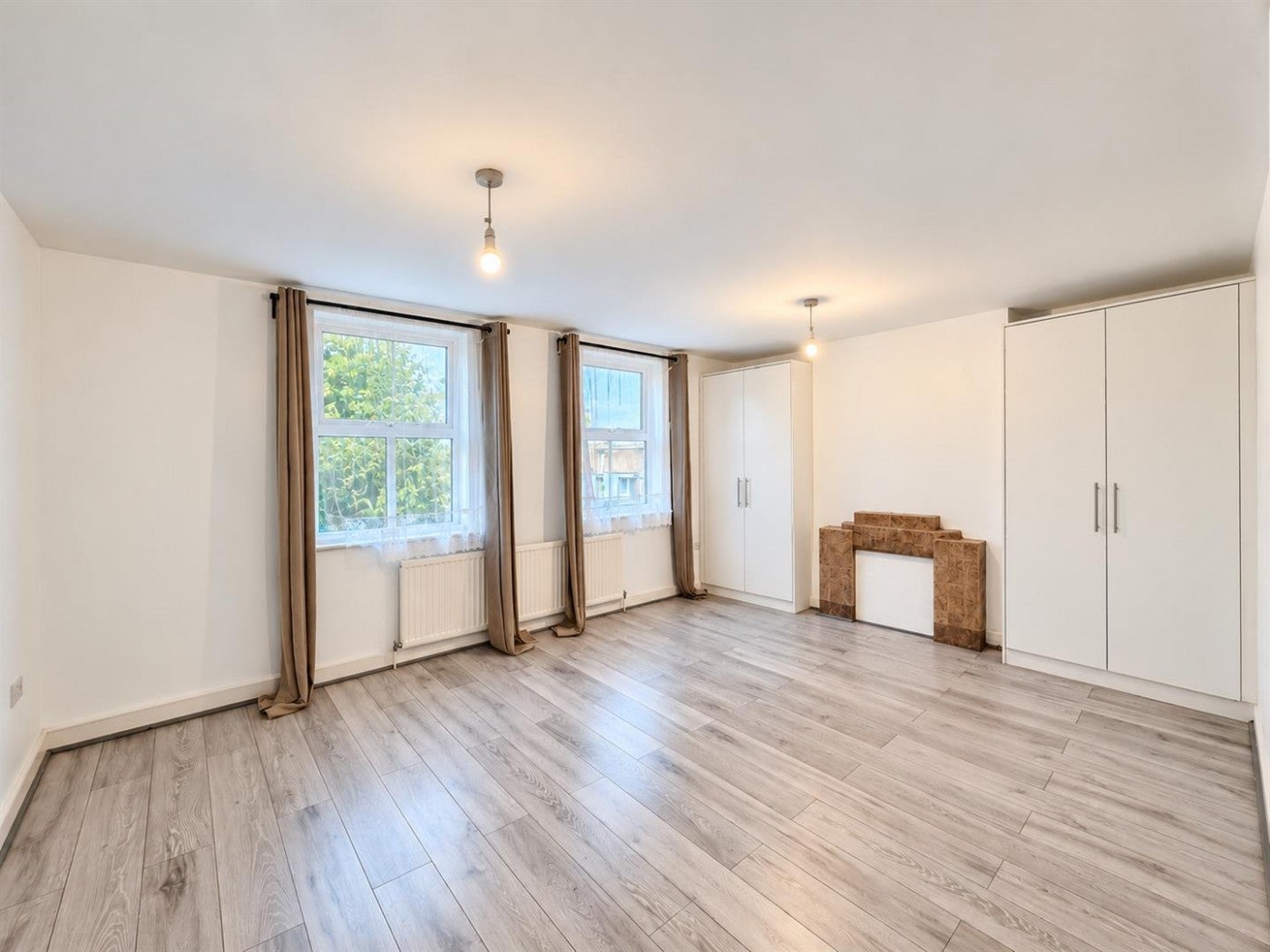 Flat Lower Mortlake Road in Greater London