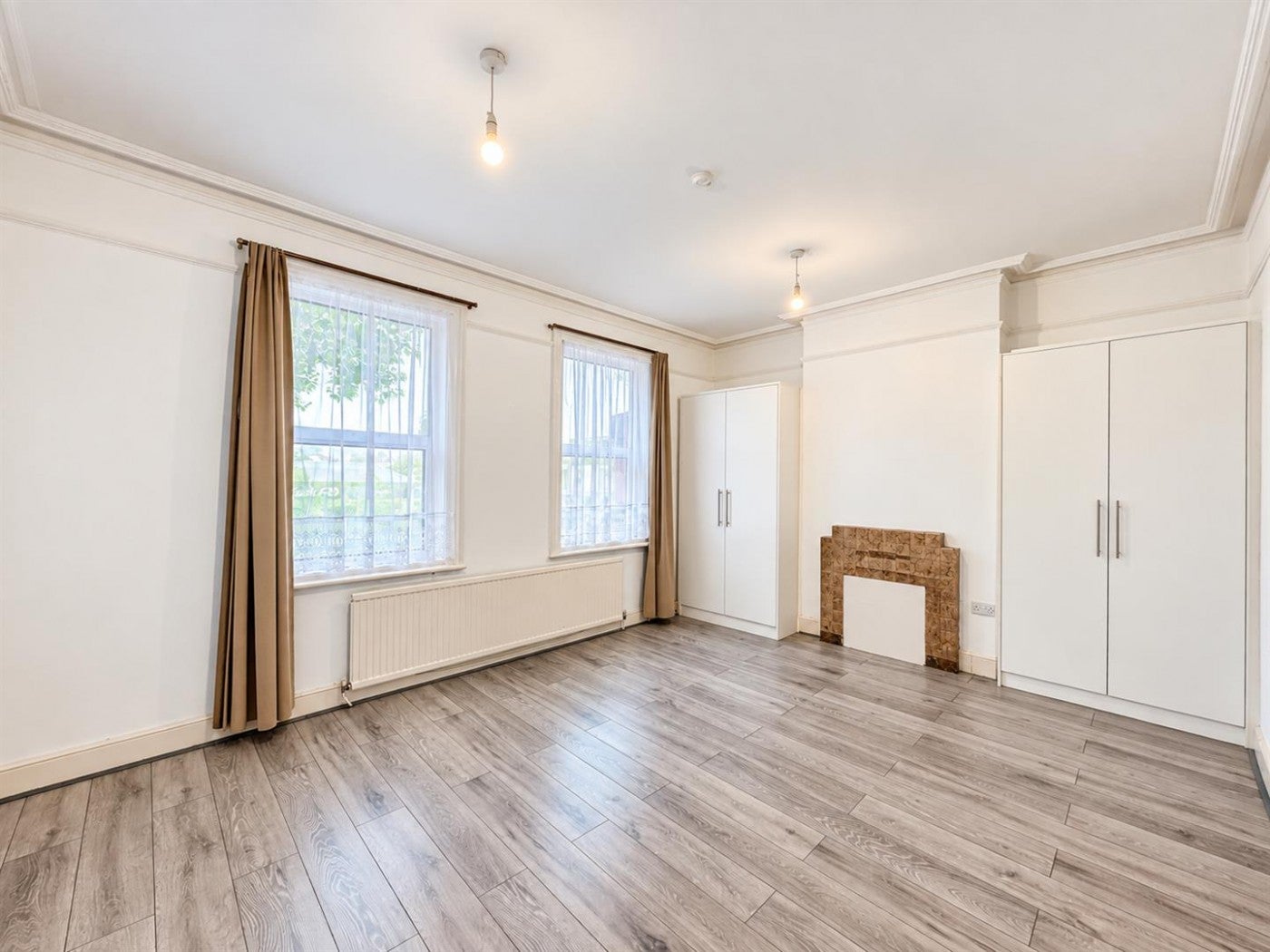 Flat Lower Mortlake Road in Greater London