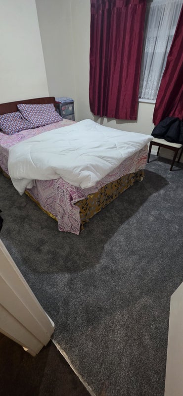 Room Charterhouse Road in Coventry