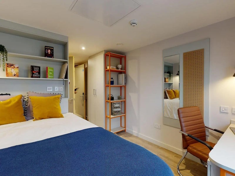 Room Fitzwilliam Street in Sheffield
