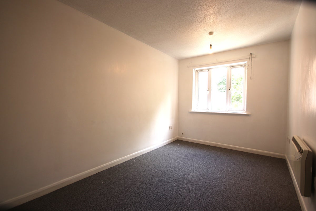 Flat Marmion Road in Nottingham