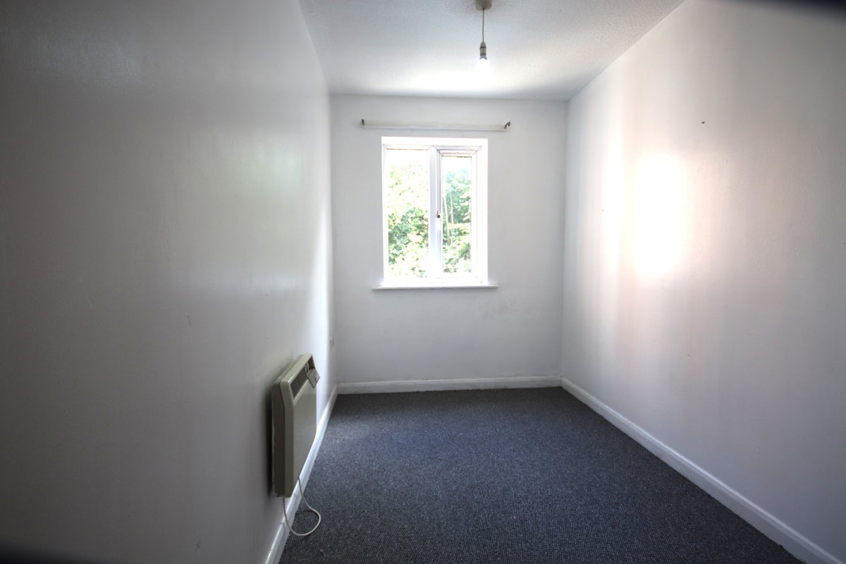 Flat Marmion Road in Nottingham