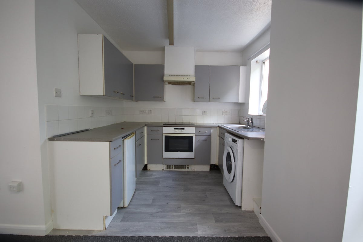 Flat Marmion Road in Nottingham