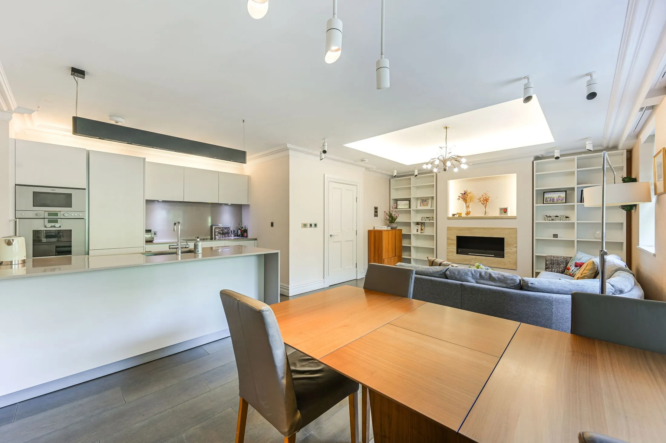 Flat Queen's Gate Mews in Greater London
