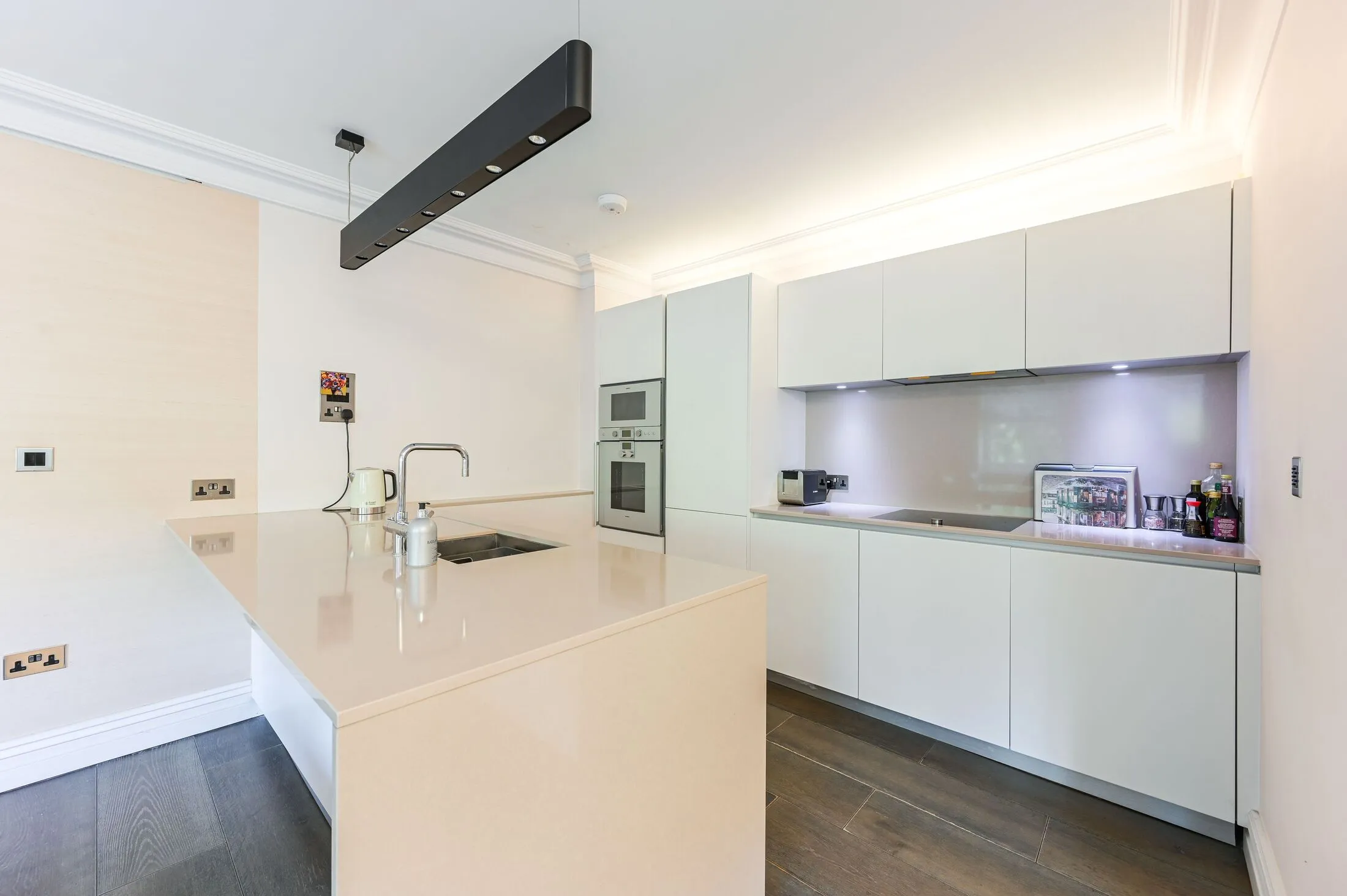 Flat Queen's Gate Mews in Greater London