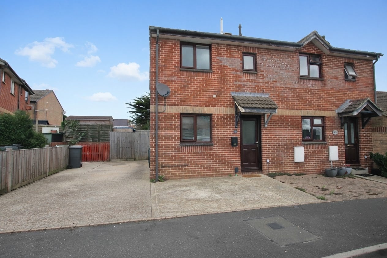 House Downsview Gardens in Wootton Bridge