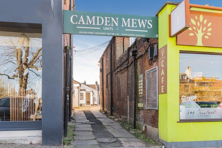 Room High Street in Greater London
