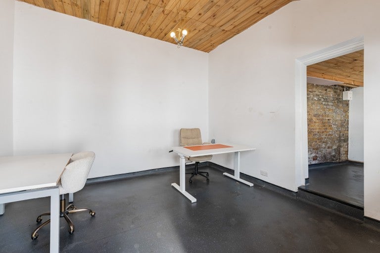 Room High Street in Greater London