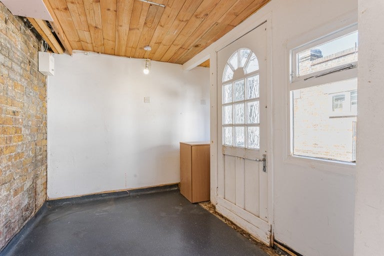 Room High Street in Greater London