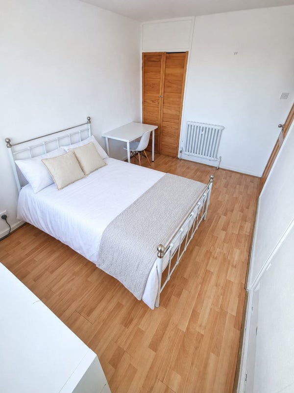 Room Lupus Street in City of Westminster