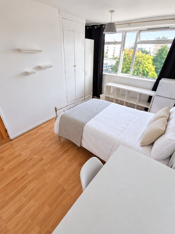 Room Lupus Street in City of Westminster