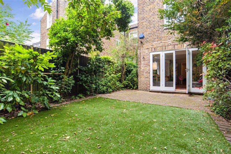 Flat Agamemnon Road in Greater London