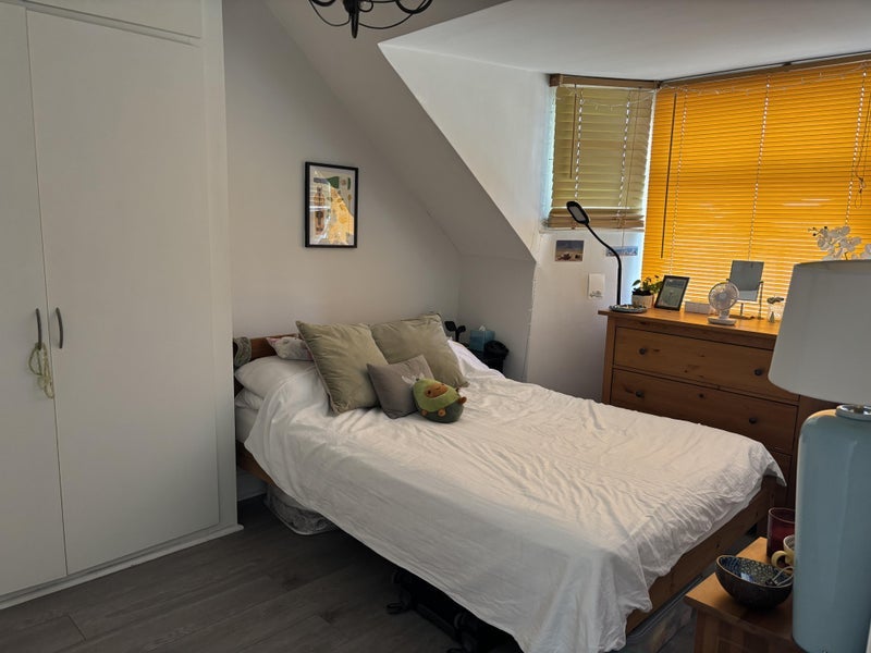 Room Challoner Crescent in Greater London