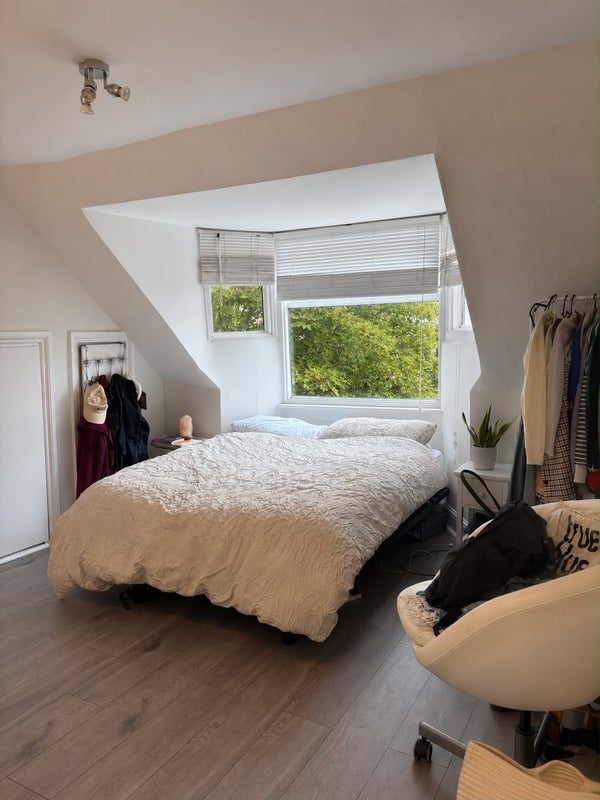 Room Challoner Crescent in Greater London