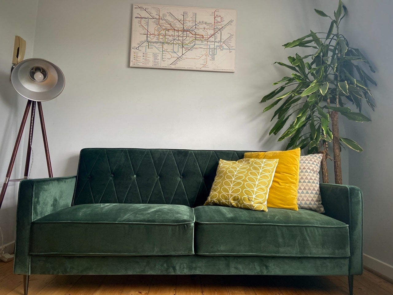 Flat Sinclair Road in Greater London