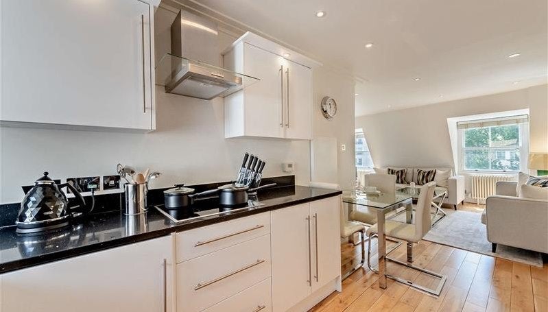 Flat Grosvenor Hill in City of Westminster