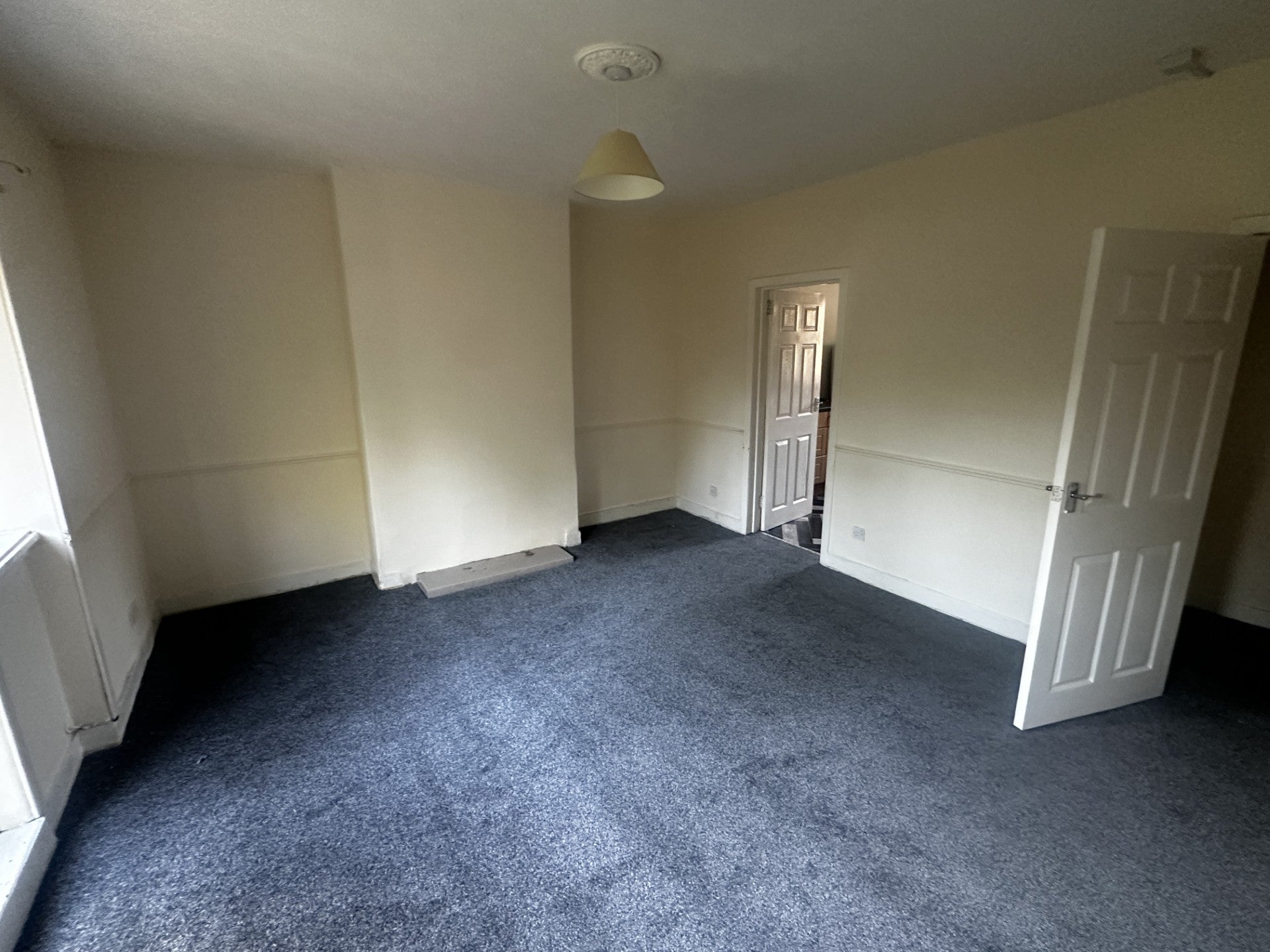 Flat Doonfoot Road in Glasgow