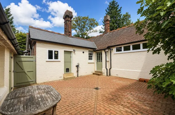 Flat Three Elm Lane in Tonbridge and Malling