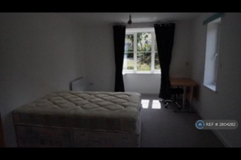 Room Gloucester Road in Filton
