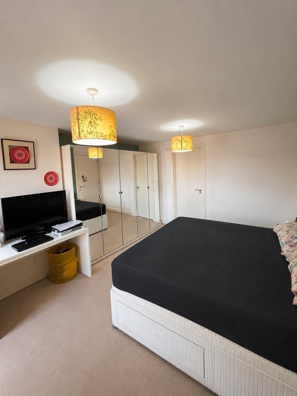 Room West Arbour Street in Greater London