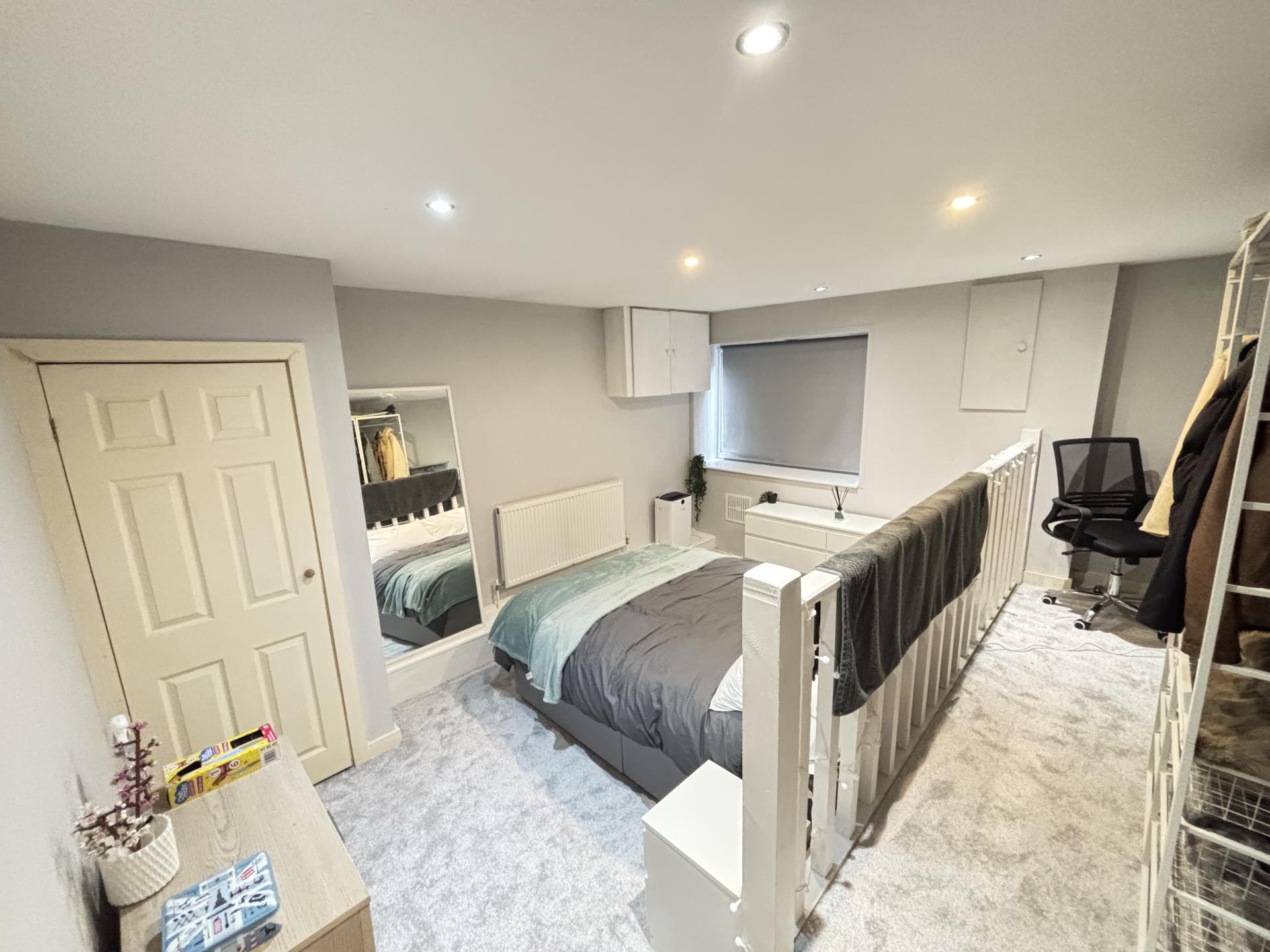 Flat Brudenell Avenue in Leeds