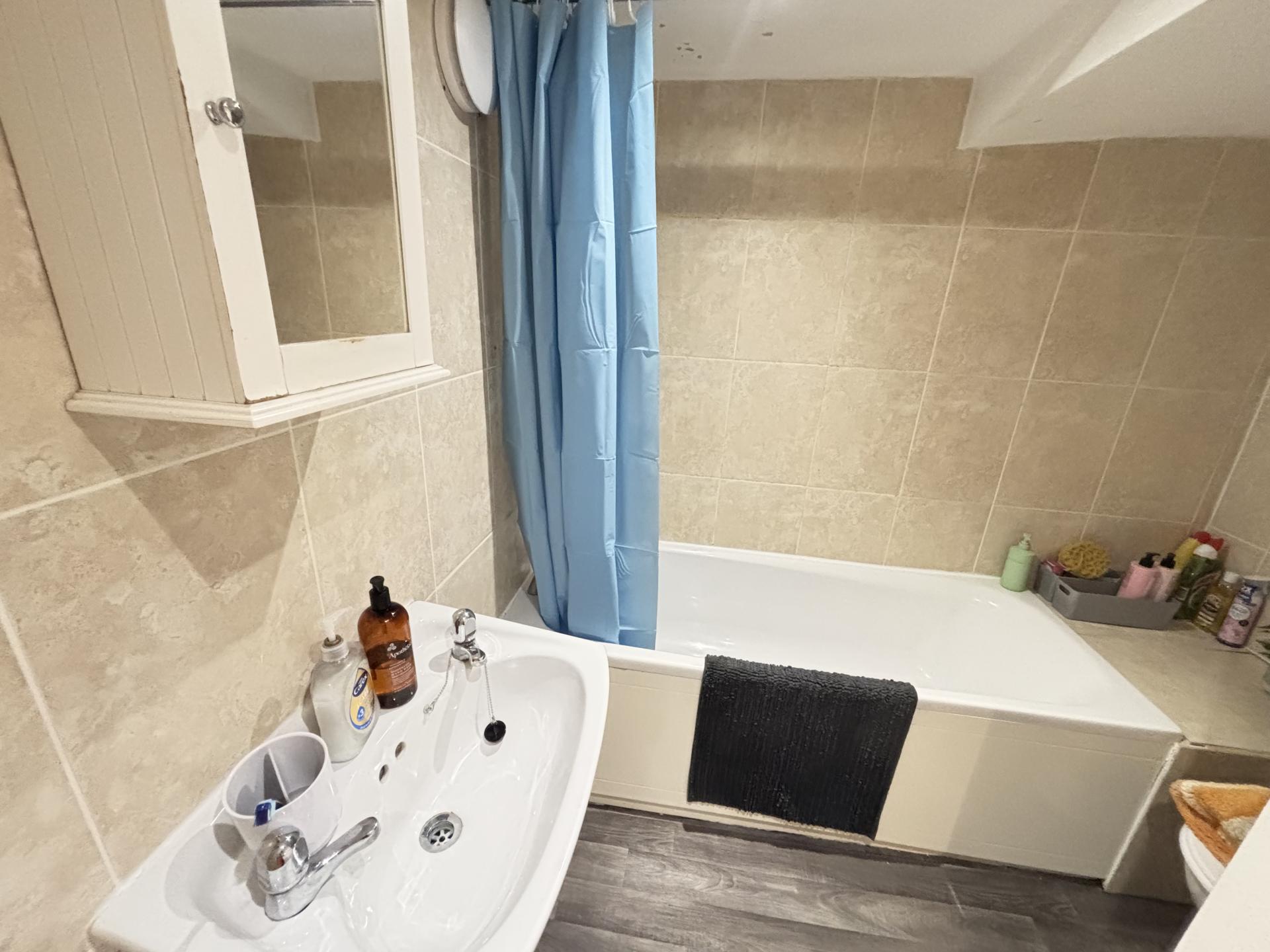 Flat Brudenell Avenue in Leeds