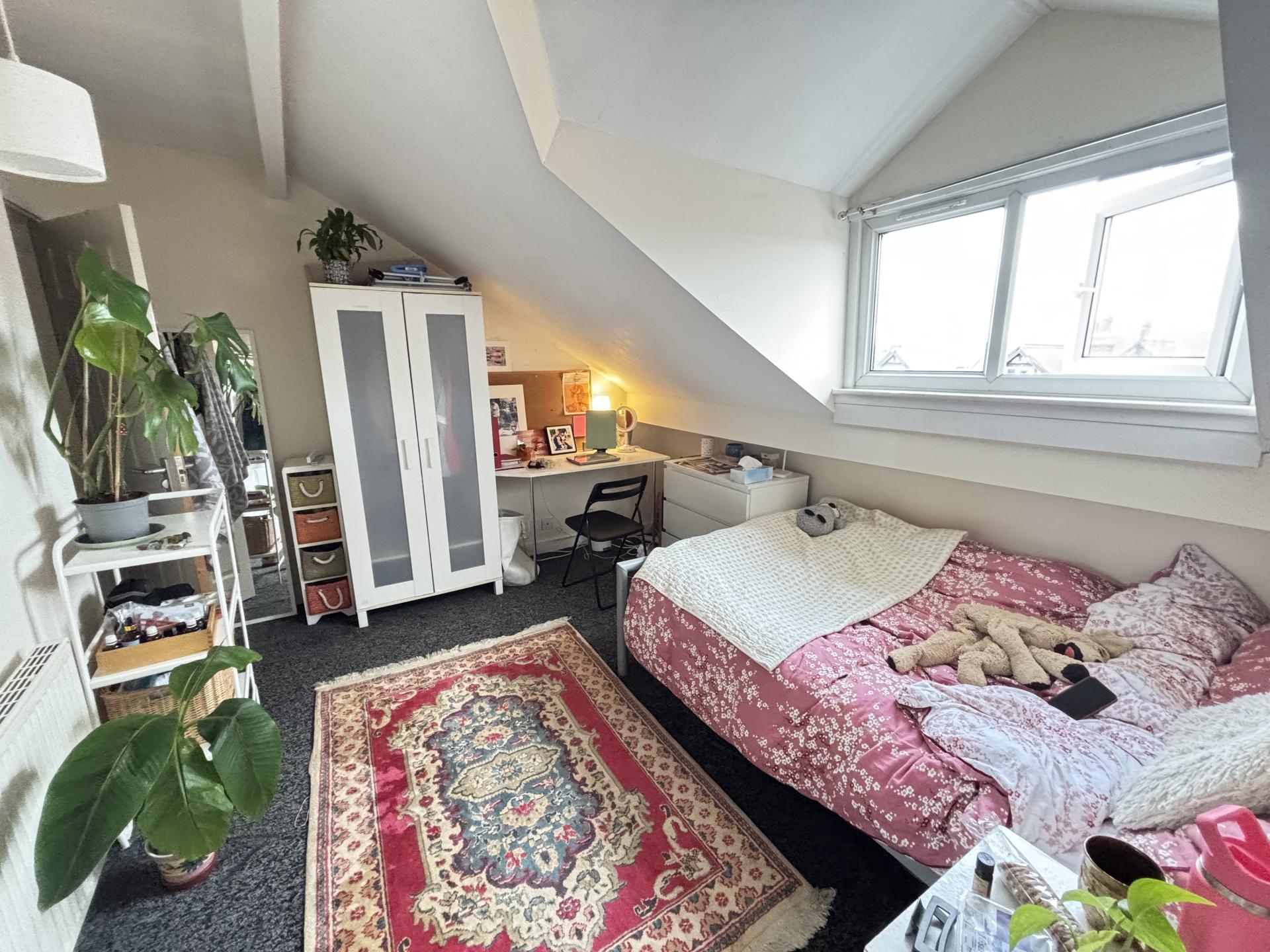 Flat Brudenell Avenue in Leeds