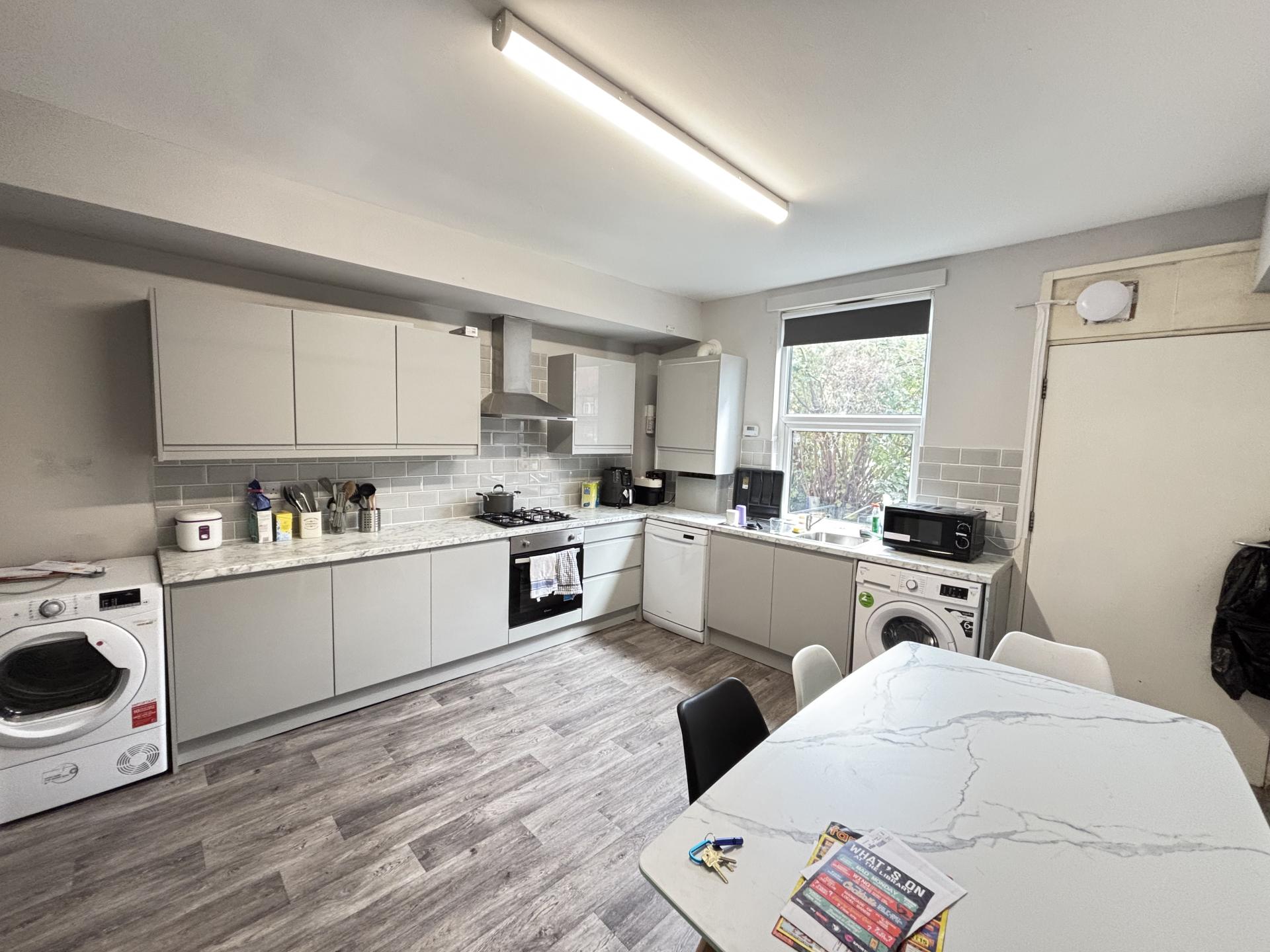 Flat Brudenell Avenue in Leeds