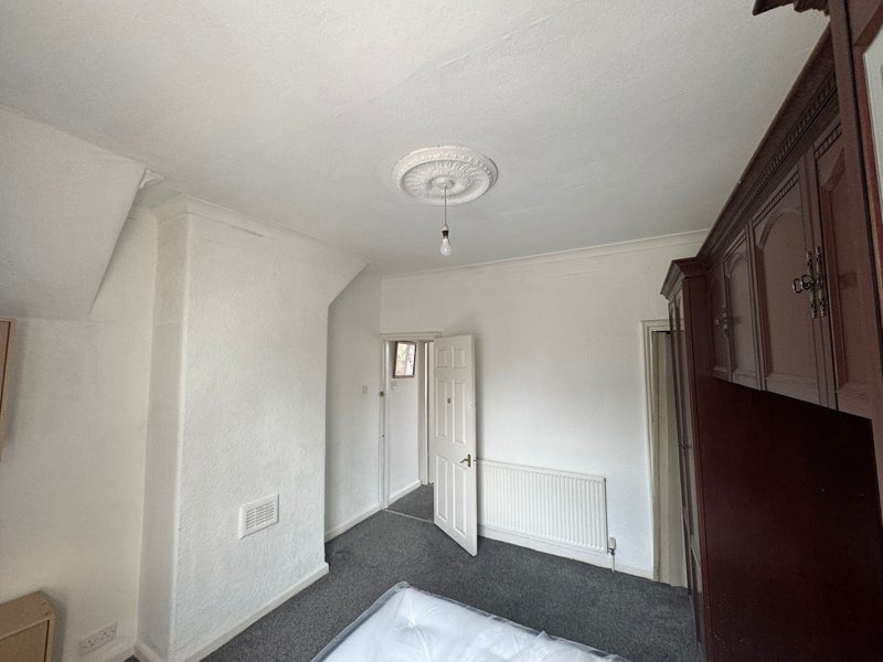 Room Derinton Road in Greater London