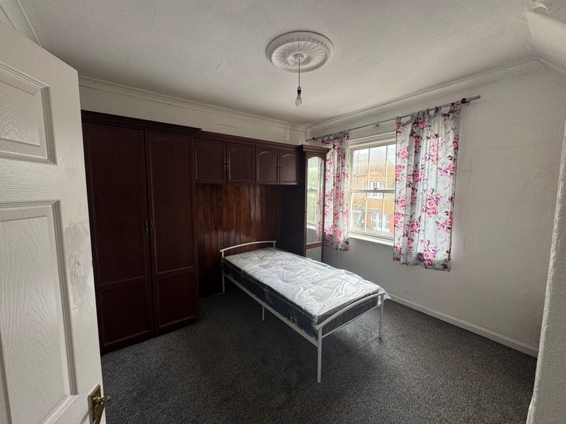 Room Derinton Road in Greater London