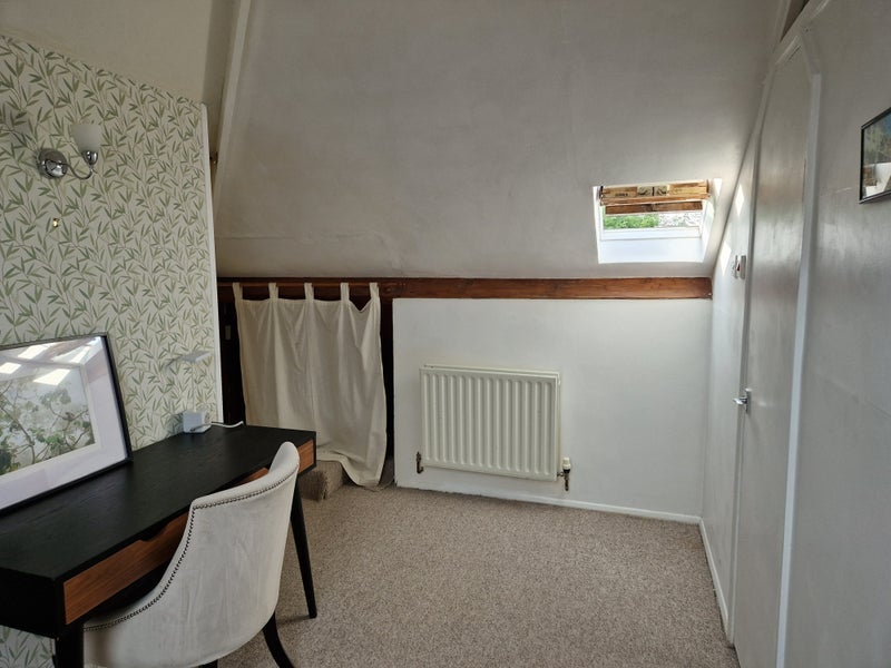 Room Abbots Park in Greater London