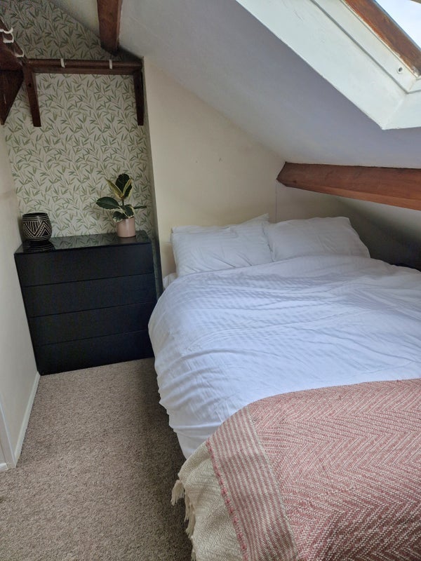 Room Abbots Park in Greater London