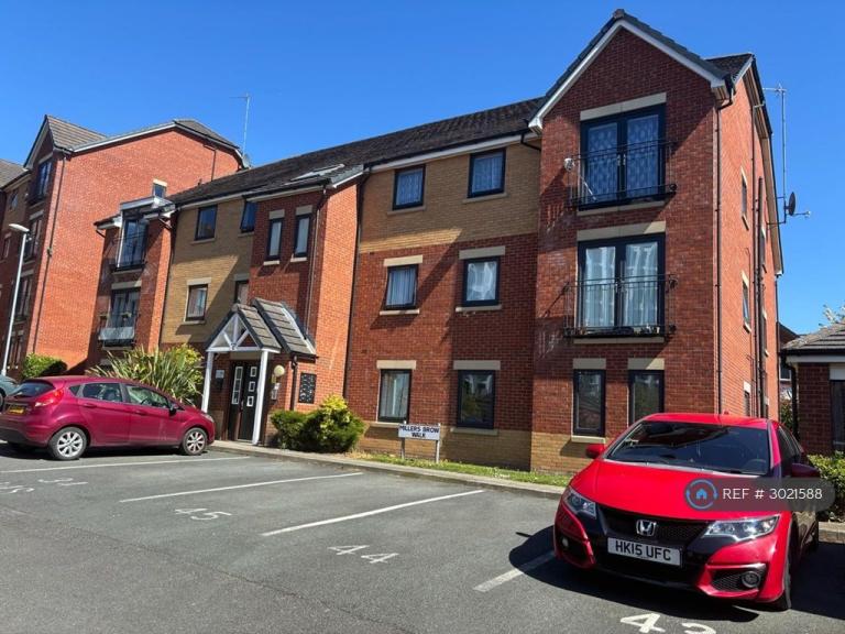 Flat Hexagon Close in Manchester