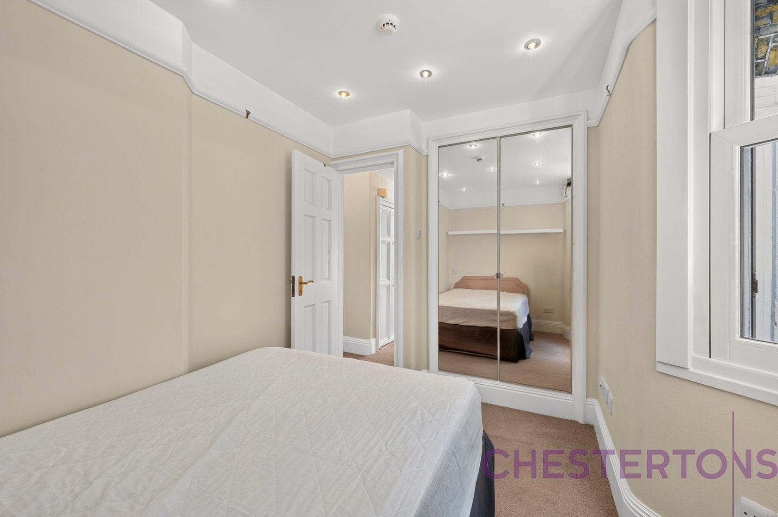 Flat Ropery Street in Greater London