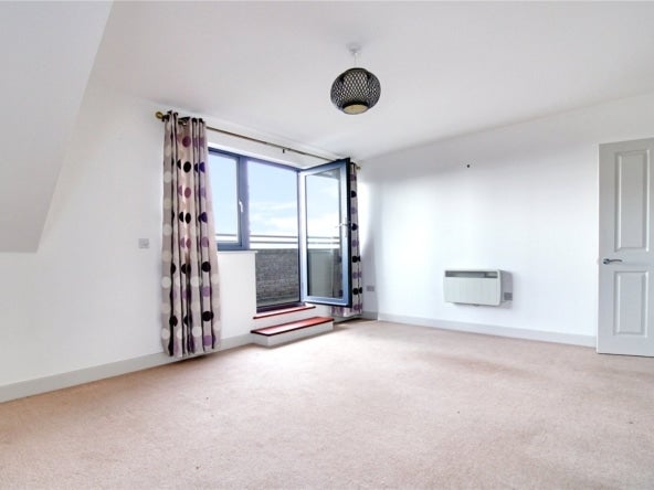 Flat Fire Fly Avenue in Swindon