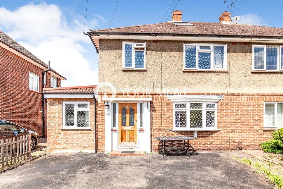 Flat The Crescent in Borough of Runnymede